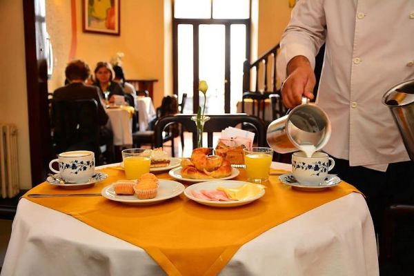 Hotel Colonial (Salta)